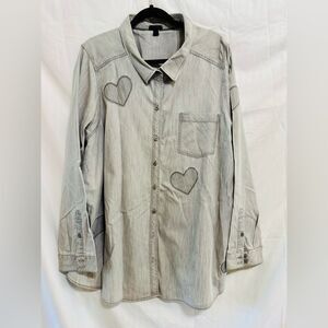 Women’s Torrid Long Sleeve Button Up Shirt w/hearts & pocket. Plus size 4XL GRAY